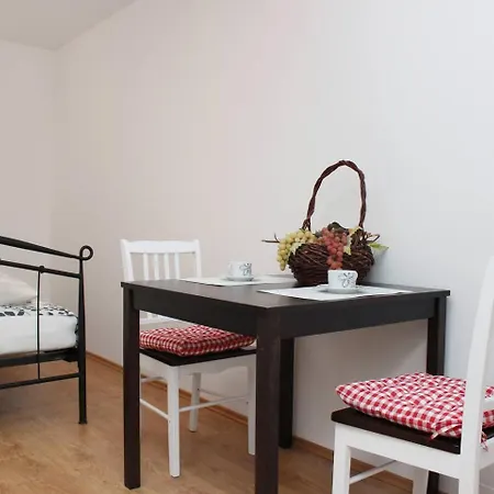 Apartment In Stone House On Seaside Kastela