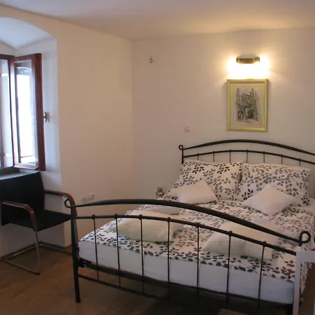 In Stone House On Seaside Apartment *